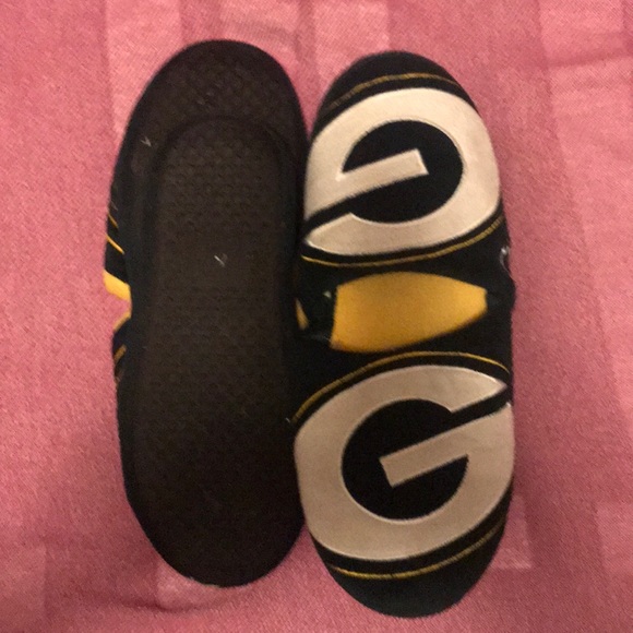 GREEN BAY PACKERS SLIPPERS - Picture 2 of 3